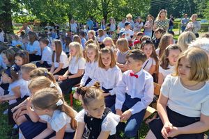 Burmistrz Piotr Petrykowski uhonorował najlepszych uczniów szkół podstawowych 