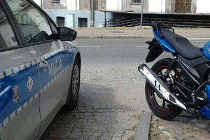 Motocyklem bez uprawnień i na „podwójnym gazie” 