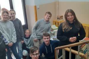 Szkoła Podstawowa w Srokowie wyróżniona w konkursie za zbiórkę makulatury