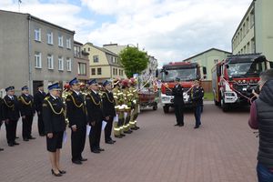 Uroczysty apel z okazji Dnia Strażaka i przekazanie samochodów pożarniczych