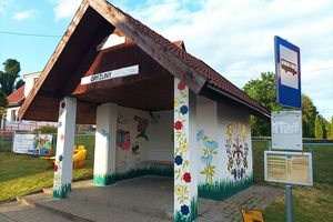 Tradycją malowane przystanki autobusowe na Warmii i Mazurach