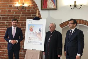 Poczta Polska wprowadziła do obiegu znaczek upamiętniający 30. rocznicę utworzenia diecezji elbląskiej