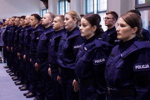 Ślubowanie nowych policjantów w Olsztynie. W szeregi wstąpiło 24 funkcjonariuszy