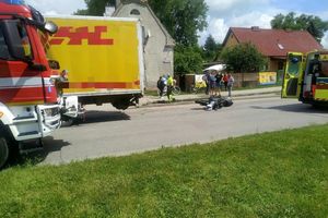 Wypadek na ul. Warszawskiej w Nidzicy. Motocyklista trafił do szpitala