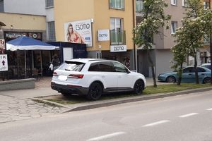 W Olecku kierowcy zbytnio nie przejmują się przepisami dotyczącymi parkowania