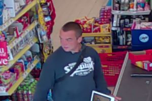 Braniewo: Policjanci proszą o pomoc w identyfikacji sprawców kradzieży