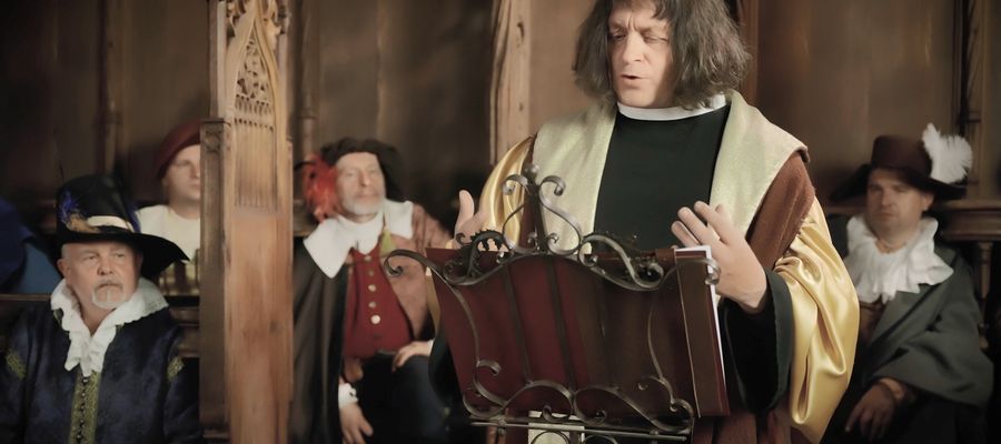 Kadr z filmu "Tajemnice ekonomii Kopernika". Na zdjęciu Robert Cyrta jako Mikołaj Kopernik