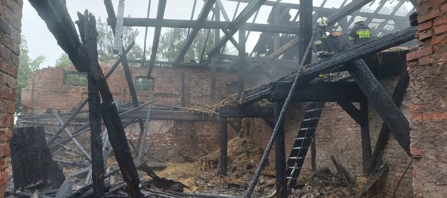 Wnętrze stodoły w Gałdowie, już po pożarze