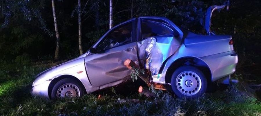 Uszkodzony samochód na trasie Lipinki - Mierzyn
