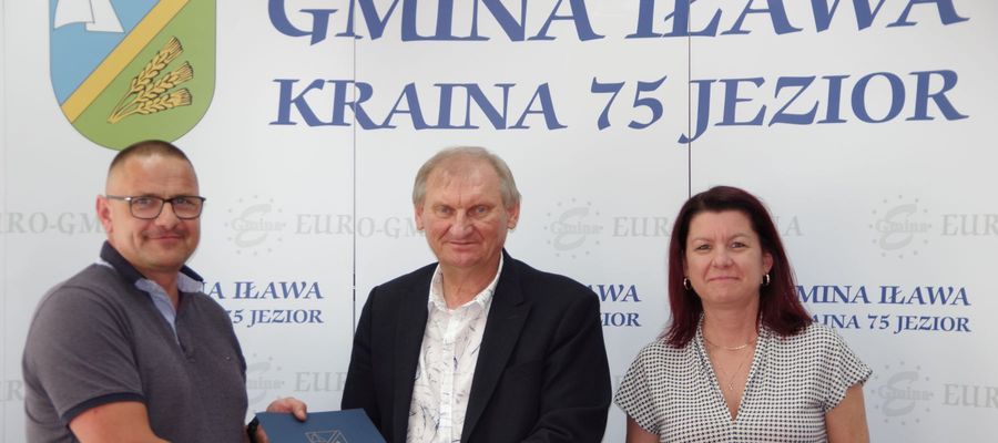 Umowę podpisali: Wojciech Laskowski, Krzysztof Harmaciński, Marlena Baranowicz - Rak (od lewej)