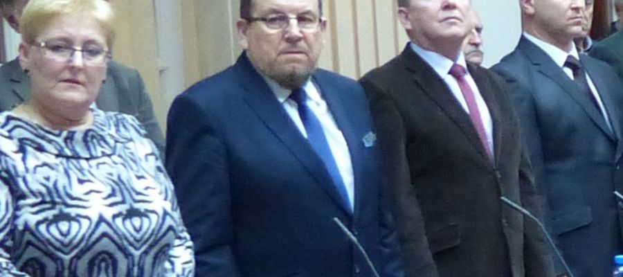 Stanisław Milewski (drugi od lewej, tu na sesji rady) miał 75 lat