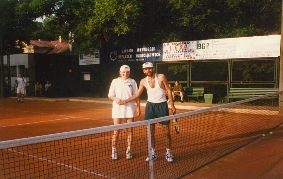 Agata Cioroch i Janusz Dębski przed meczem o mistrzostwo Mławy w 1997 roku.
