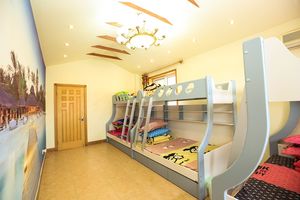 Łóżko piętrowe – wady i zalety przy dwójce dzieci