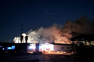Nocny pożar tartaku w Norkach