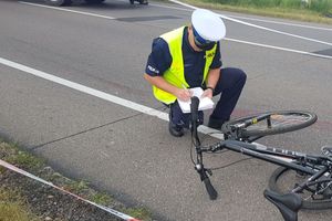 Skręcając do posesji w Lubawie, potrąciła rowerzystę z dwuletnim dzieckim w foteliku