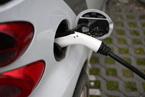 NFOŚiGW: ponad 16,6 mln zł wypłaconych dotacji do zakupu aut elektrycznych