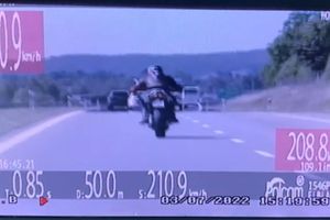 Elbląg: Motocyklista jechał ponad 200 km/h
