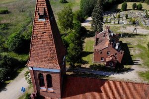 [WIDEO] Warmia i Mazury widziane z góry: Orzechowo: Wieś, którą pochłonął komunizm