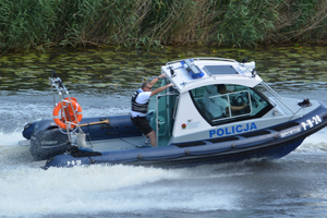 Na drogach i na wodzie - policja eliminuje kierujących pod wpływem