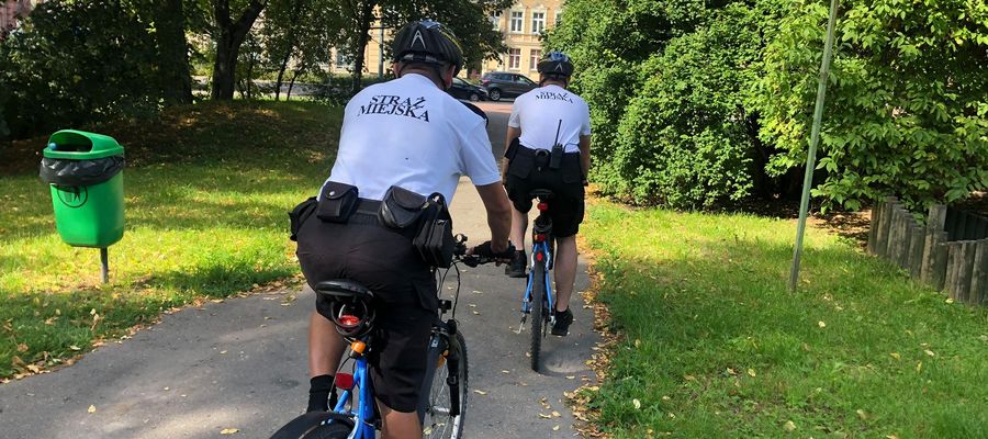  Zdaniem naszej czytelniczki patroli strażników miejskich w parkach jest za mało