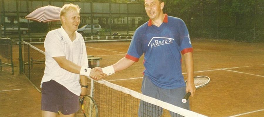 Marek Jóźwiak i Grzegorz Miałki po zakończeniu pojedynku finałowego w turnieju rozegranym w czerwcu 1996 roku. 