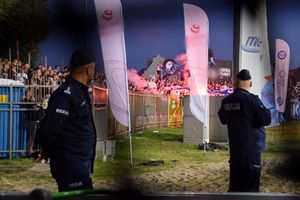 Elbląg: Bezpieczeństwo podczas meczu pomiędzy Olimpią Elbląg a Stomilem Olsztyn. Policjanci stanęli na wysokości zadania