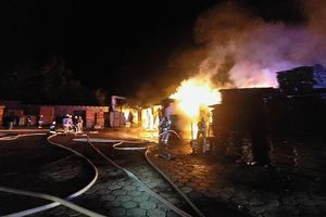 Strażacy przez całą noc walczyli z ogniem w miejscowości Kuce pod Nidzicą