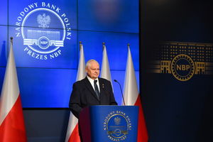 Glapiński w DGP: złoty to składnik sukcesu gospodarczego Polski; rezygnacja z własnej waluty byłaby błędem