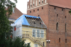 Trwa wymiana dachu Muzeum Warmii i Mazur w Olsztynie