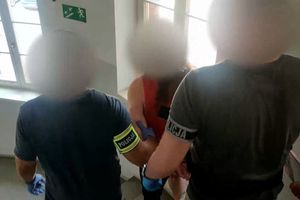 Para, która przebierała się za policjantów i okradała mieszkańców Olsztyna usłyszała zarzuty