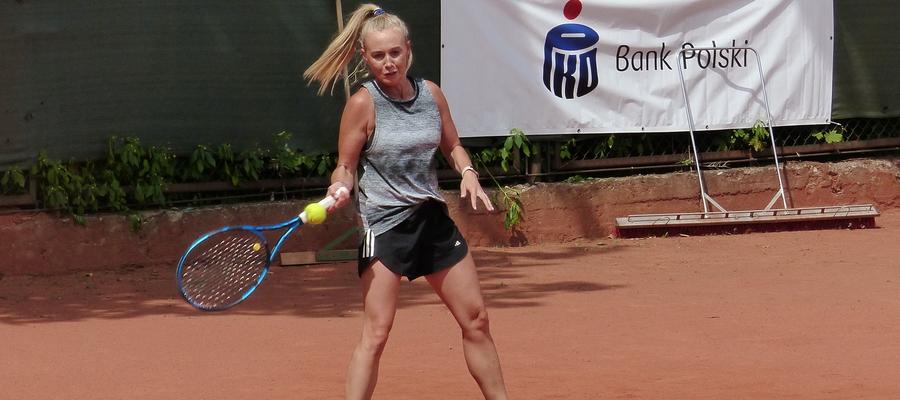 Iławianka Karolina Czarkowska, grająca w parze z Agatą Nosko z Kwidzyna, zwyciężyła w turnieju deblowym kobiet