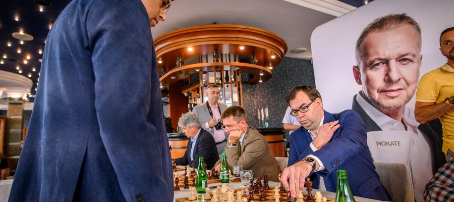 W Ustroniu Viswanathan Anand rozegrał symultanę na 25 szachownicach
