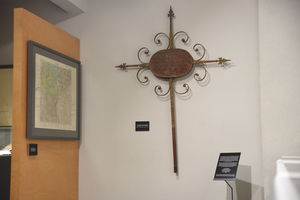 Zabytkowy krzyż z Pasków Małych w Muzeum Ziemi Piskiej 