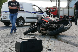 Zderzenie motocyklisty z samochodem firmy ochroniarskiej na ul. Lubelskiej w Olsztynie