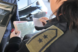 Funkcjonariuszka straży granicznej w Gołdapi po służbie zapobiegła tragedii na drodze w powiecie oleckim