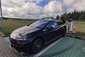 W Ełku testują nowe stacje ładowania aut elektrycznych