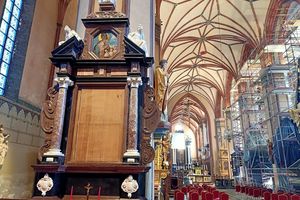 Katedra we Fromborku: Barokowy obraz wypadł z ram. Uległ uszkodzeniu i wymaga renowacji
