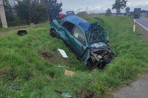 Młody kierowca spowodował wypadek. Dwie osoby ranne
