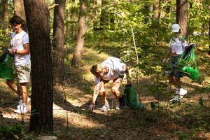 Wielkie sprzątanie i lekcja ekologii na wzgórzu św. Brunona