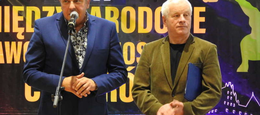 Od lewej: Marek Nachtygal - trener sztangistów i Roman Zarębski - prezes Towarzystwa Sportowego ,,Nida" w Nidzicy