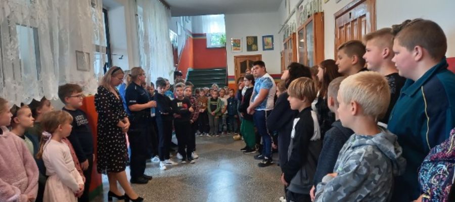 Migawka z wizyty policjantki w skarlińskiej szkole