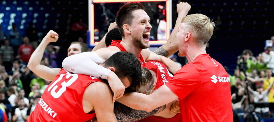 Wielka radość polskich koszykarzy, bo i sensacja wielka — Polska pokonała Słowenię, która broniła tytułu mistrza Europy!
