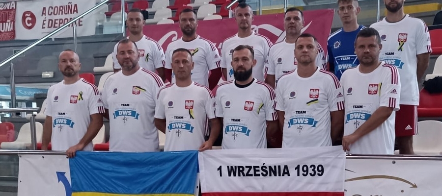 Piłkarze-mundurowi grający w zespole IPA Region Olsztyn, którzy wywalczyli 3. miejsce w XII Iberyjskich Mistrzostwach Sił Bezpieczeństwa