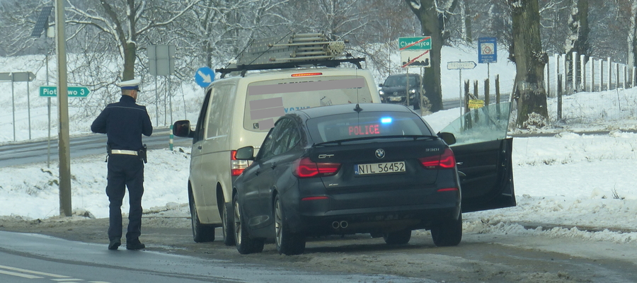 zdjęcie ilustracyjne — kontrola drogowa w Chełmżycy (powiat iławski)