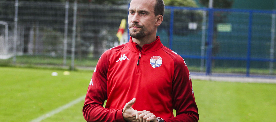 Dla trenera Janusza Bucholca porażka z rezerwami ŁKS-u była pierwszą od momentu, kiedy przejął w trakcie sezonu drużynę Sokoła. Wcześniej zaliczył z zespołem remis i trzy wygrane z rzędu