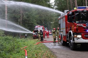 [WIDEO] Wybuch cysterny i pożar lasu - ćwiczenia taktyczno-bojowe Baza 2022