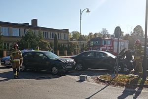 Zderzenie trzech aut na skrzyżowaniu w Działdowie