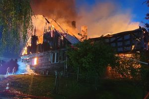 Gmina Rychliki: Tragiczny pożar we wsi Jelonki. Służby ratownicze odnalazły zwłoki mężczyzny
