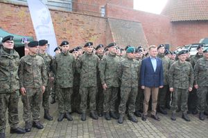 Mariusz Błaszczak odwiedził Braniewo. Żołnierze 9. Brygady Kawalerii Pancernej będą mieli nowy sprzęt [ZDJĘCIA]