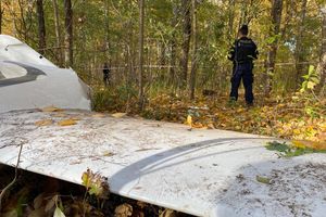 Katastrofa lotnicza w Kościelcu. Szybowiec spadł do lasu. Zginął kursant z Olsztyna i pilot z Mazowsza 